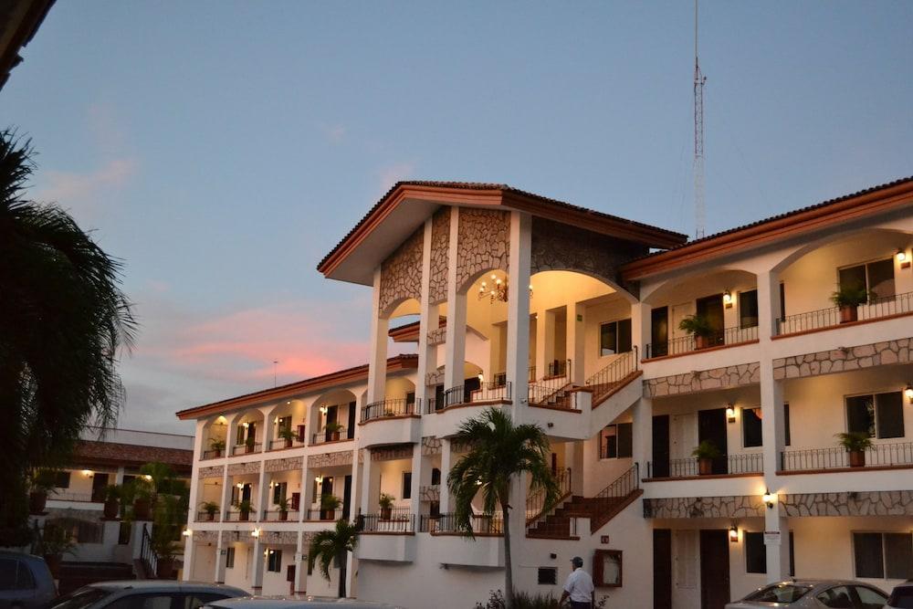 Maria Isabel Colima Hotel Bagian luar foto